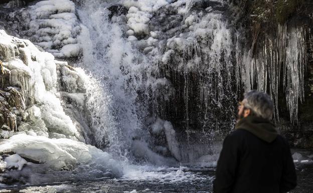 Cascadas de Puente Ra congeladas.