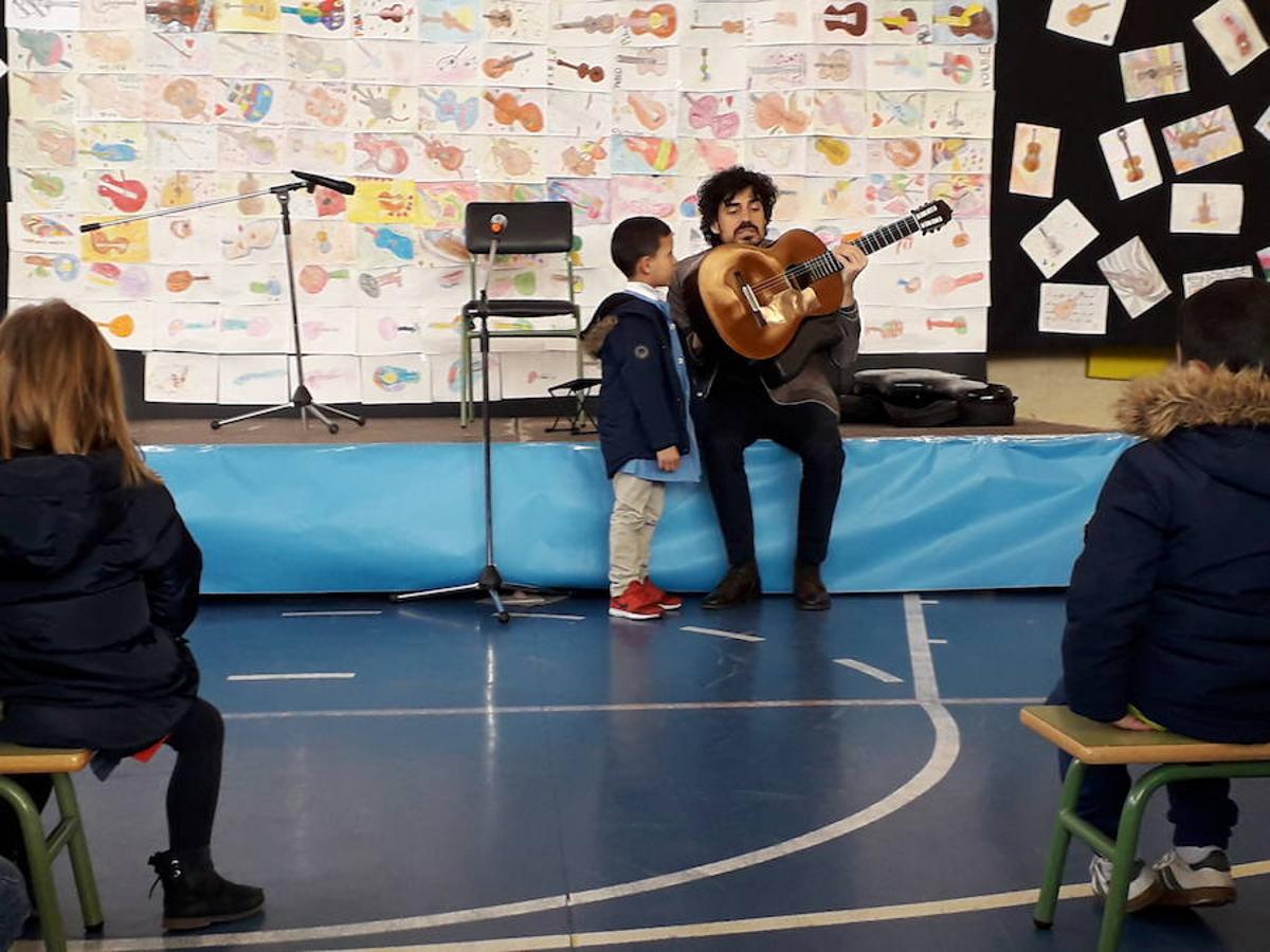 ´ablo Sáinz Villegas emplea la música para hablar de valores y emocione en los colegios de Logroño y Calahorra