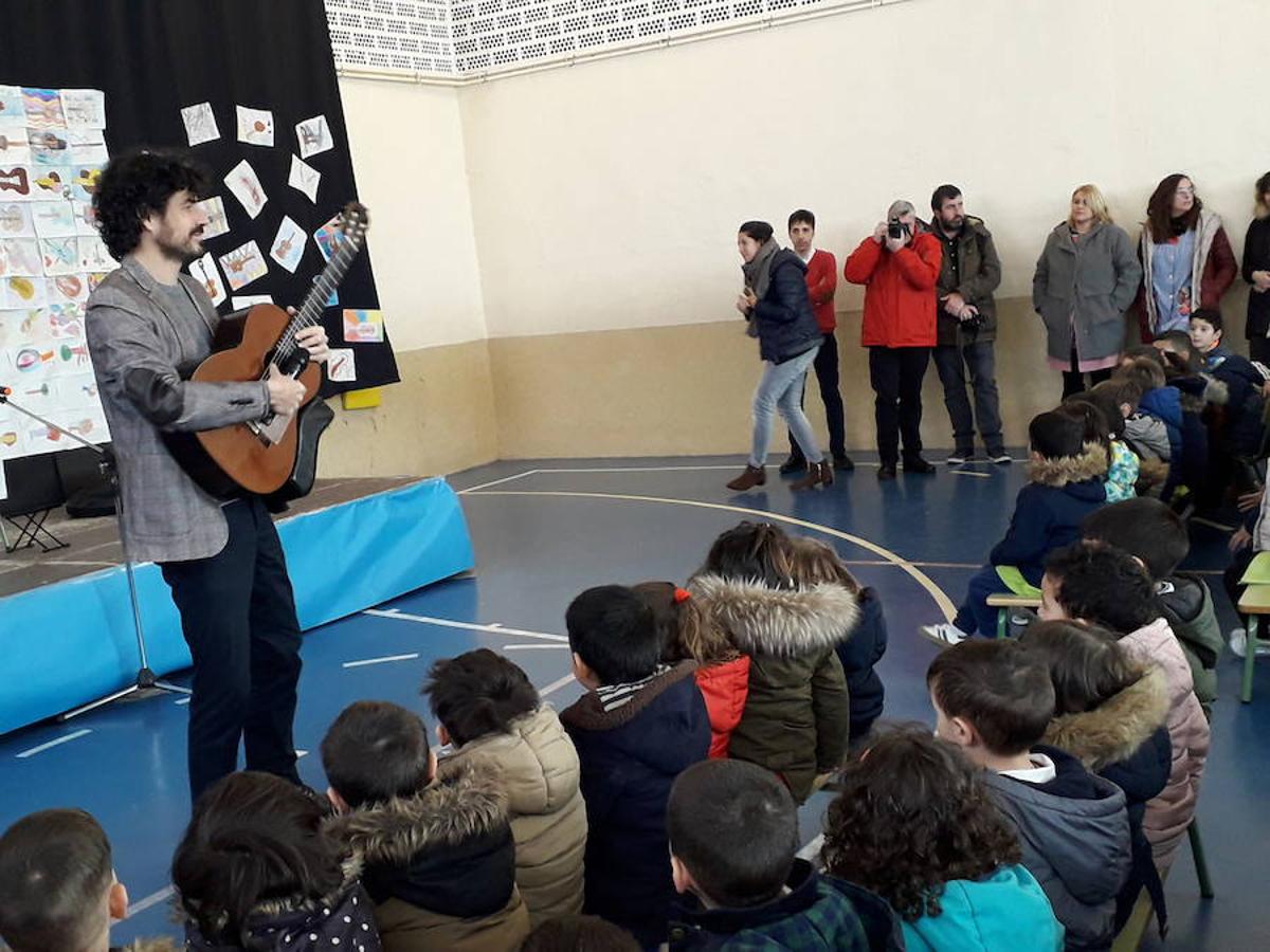 ´ablo Sáinz Villegas emplea la música para hablar de valores y emocione en los colegios de Logroño y Calahorra