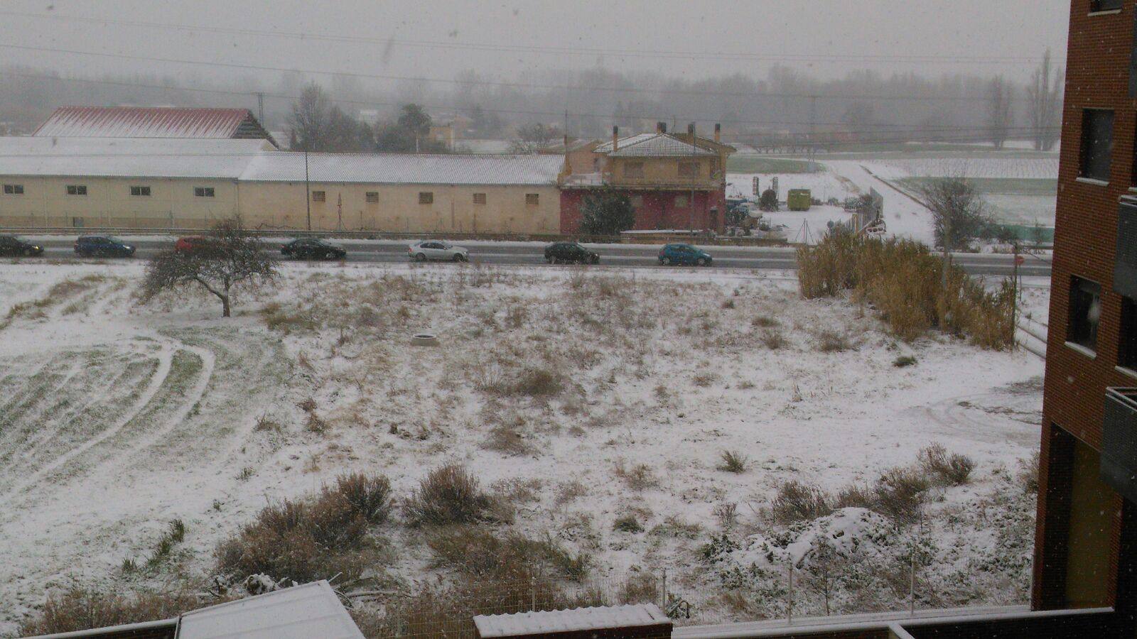 Coches atascados en Villamediana, a las 8.30