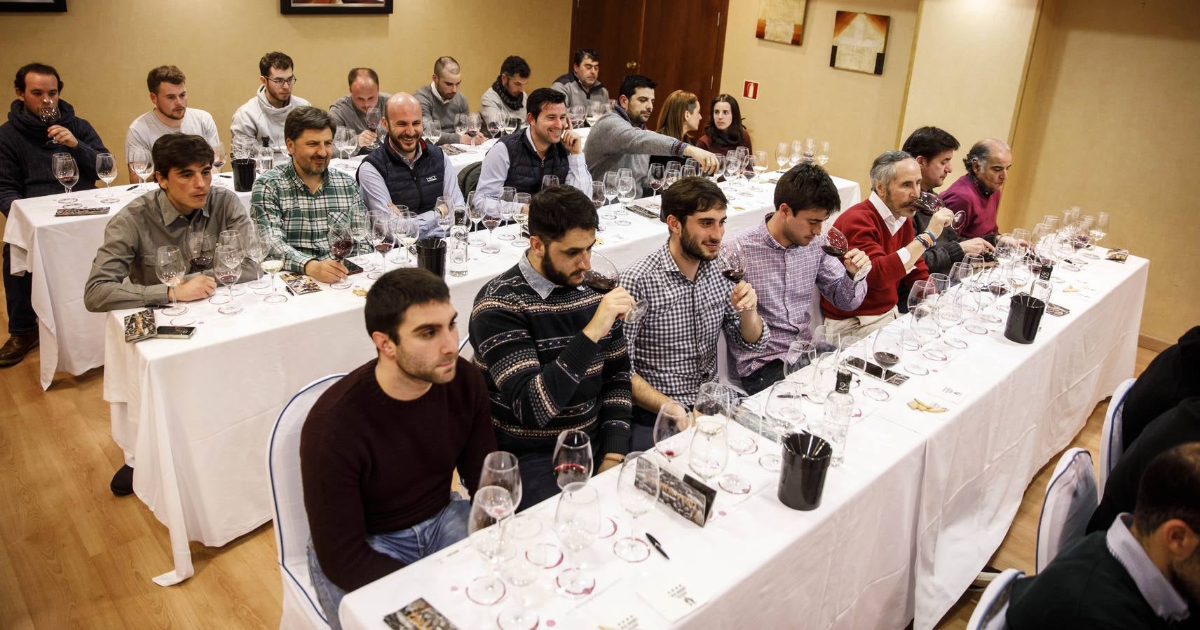 Carlos Fernández, de Bodegas Tierra, presentó sus vinos en el Club de Catas de lomejordelvinoderioja.com.