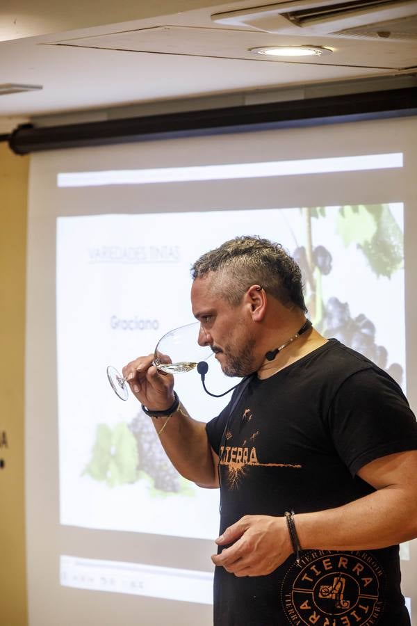 Carlos Fernández, de Bodegas Tierra, presentó sus vinos en el Club de Catas de lomejordelvinoderioja.com.