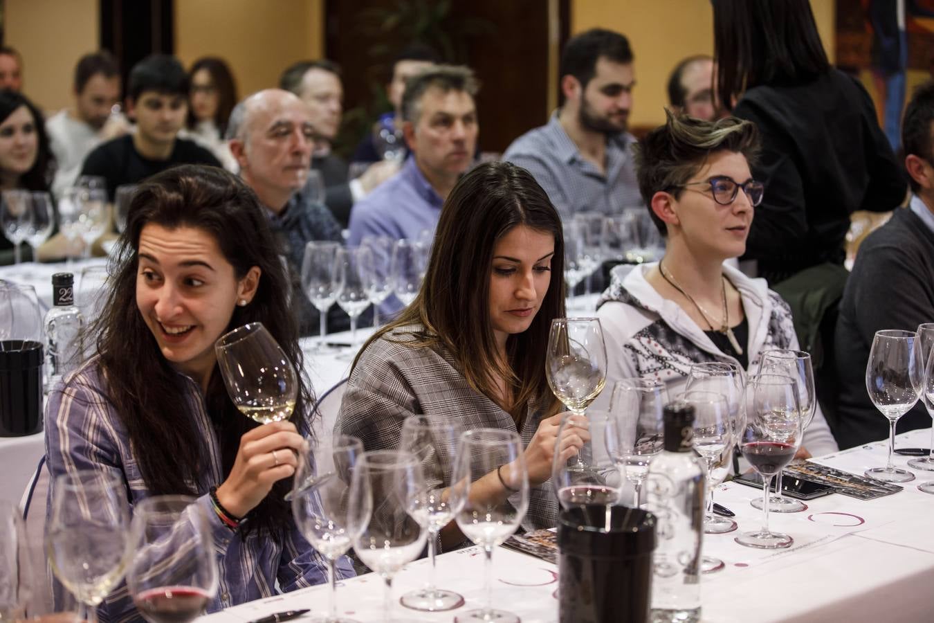 Carlos Fernández, de Bodegas Tierra, presentó sus vinos en el Club de Catas de lomejordelvinoderioja.com.