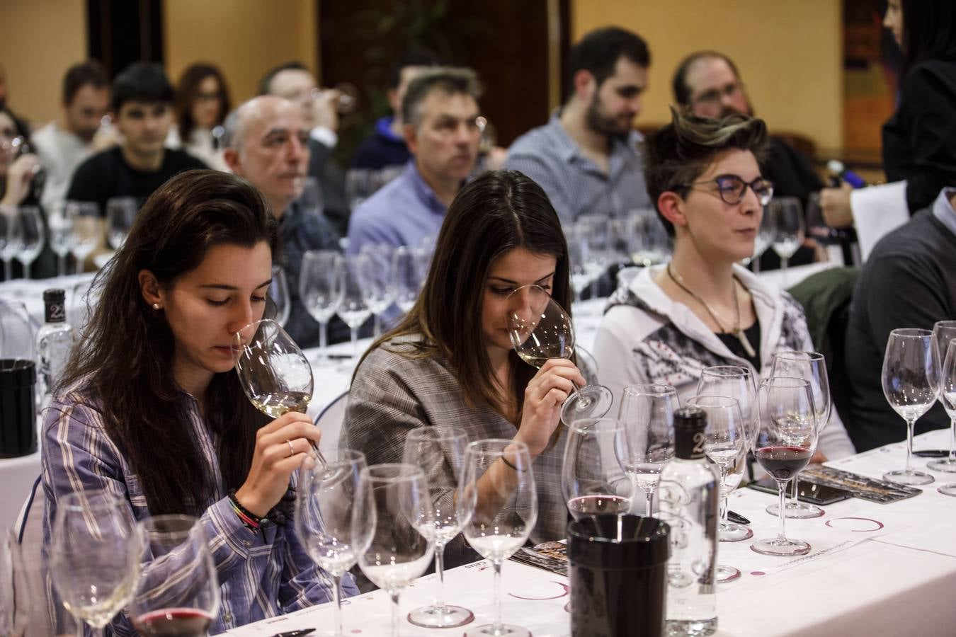 Carlos Fernández, de Bodegas Tierra, presentó sus vinos en el Club de Catas de lomejordelvinoderioja.com.