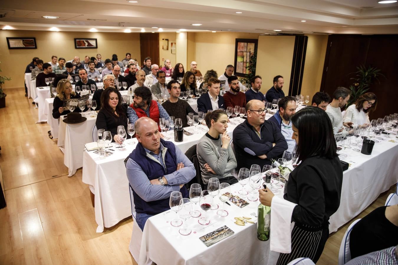 Carlos Fernández, de Bodegas Tierra, presentó sus vinos en el Club de Catas de lomejordelvinoderioja.com.