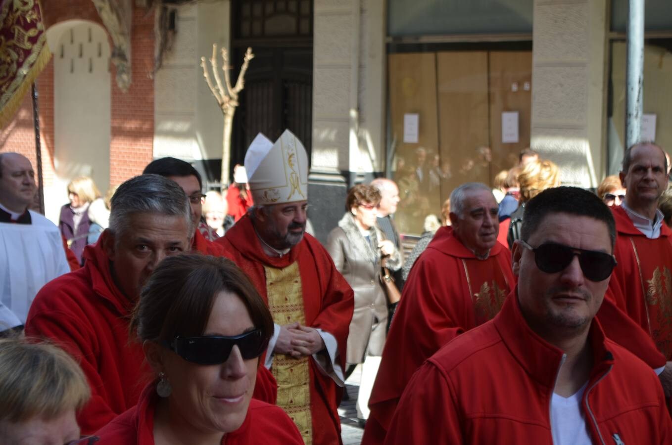 En el día grande, los santos Emeterio y Celedonio salieron a la calle en una procesión muy participativa por Calahorra