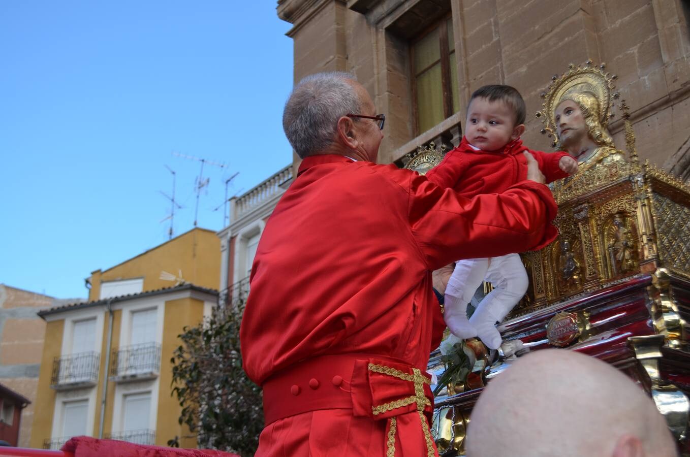 En el día grande, los santos Emeterio y Celedonio salieron a la calle en una procesión muy participativa por Calahorra