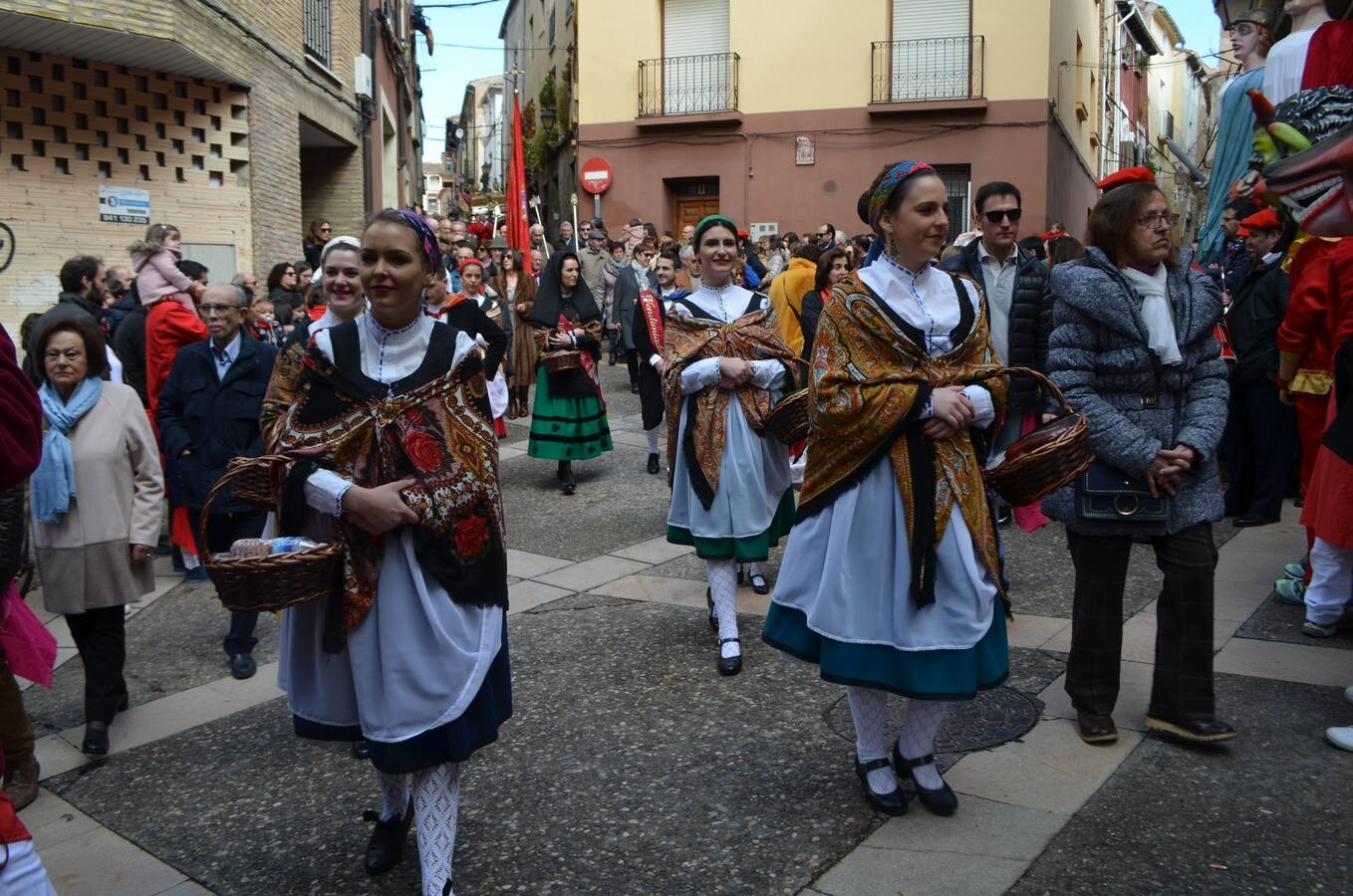 En el día grande, los santos Emeterio y Celedonio salieron a la calle en una procesión muy participativa por Calahorra