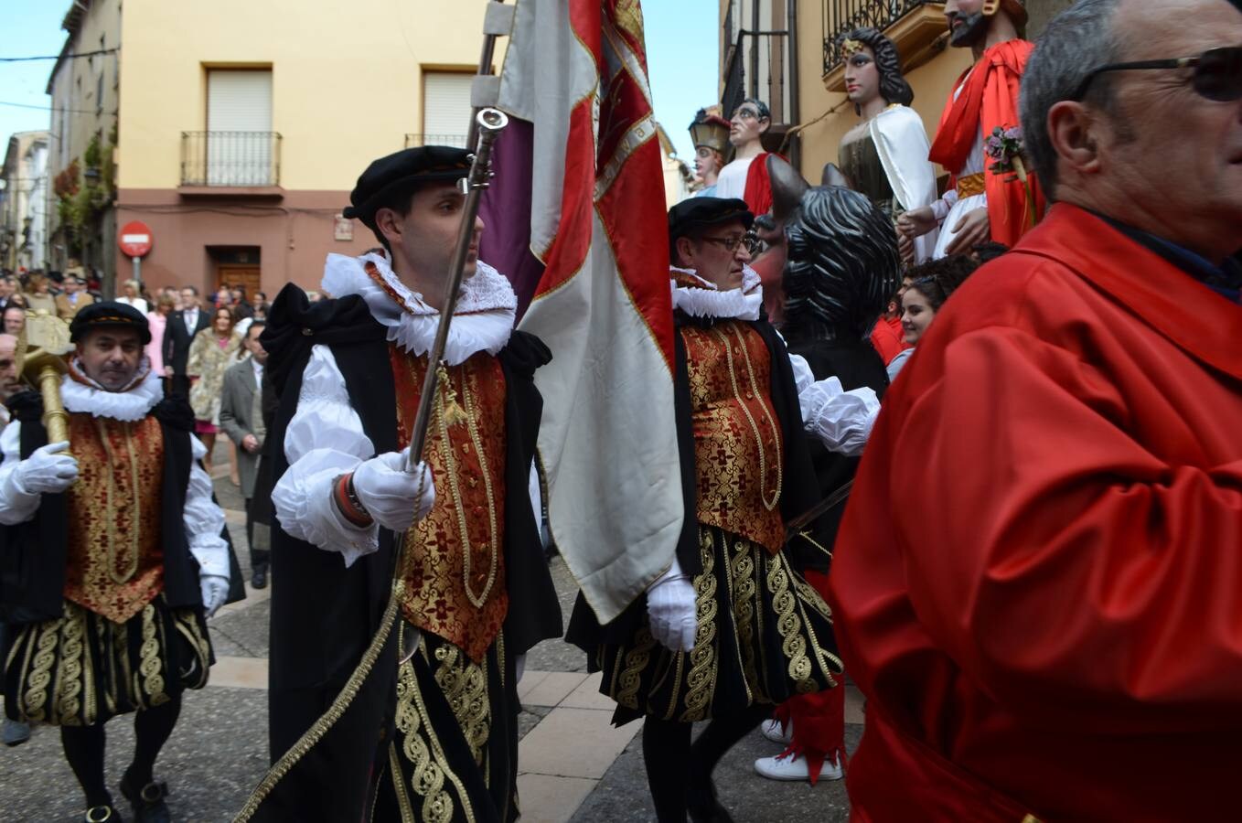 En el día grande, los santos Emeterio y Celedonio salieron a la calle en una procesión muy participativa por Calahorra