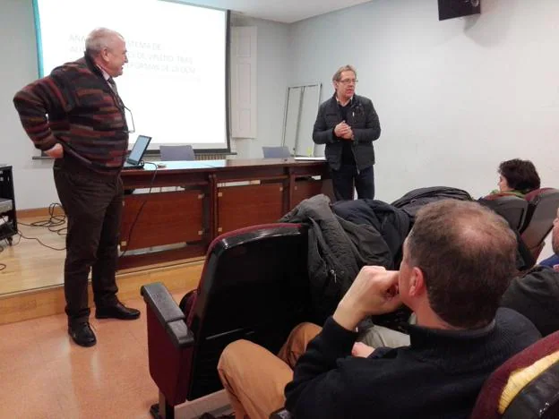 José Javier Ocón y Miguel Martínez, justo antes de la charla. :: j.l.