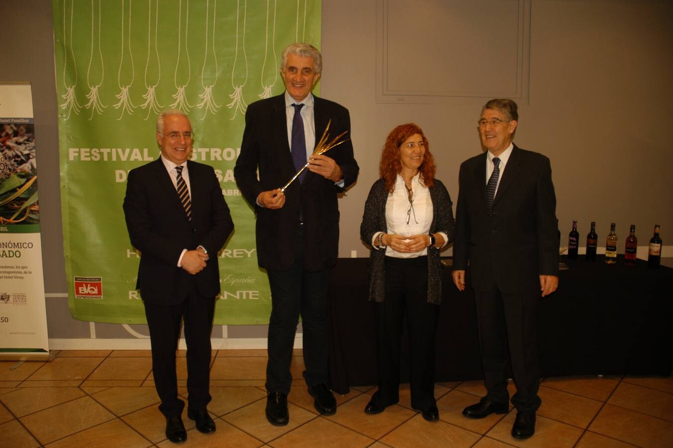 El exjugador de baloncesto, Fernando Romay, recibió el sábado en Arnedo el galardón Virrey del Ajo Asado 2018. La jornada comenzó con un encuentro con el club de baloncesto de Arnedo y continuó con la plasmación de la huella de su pie en el bulevar del calzado. Finalizó con la entrega del Ajo de Oro y centro de Virrey y una comida en el hotel Virrey.