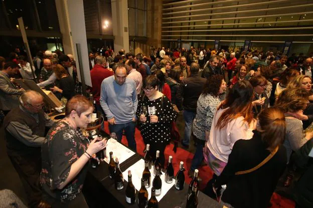 Cientos de vinos. 23 bodegas, pero cientos de referencias mostraron ayer la diversidad de Rioja.