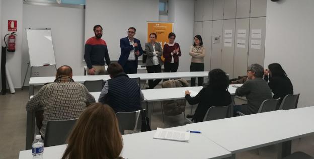 Un momento de la charla sobre emprendimiento de ayer. :: l.r.