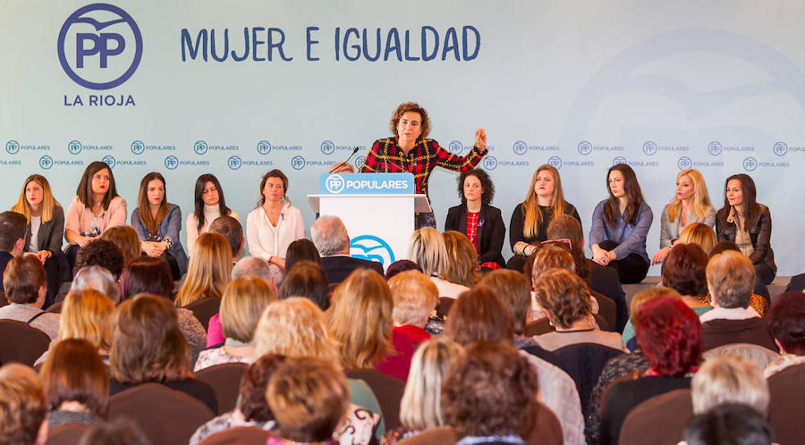 La ministra de Sanidad, Dolors Montserrat, ha clausurado la convención sectorial "Mujer e Igualdad", organizada por el PP con motivo del Día Internacional de la Mujer, en la que también han intervenido el vicesecretario de Política Social popular, Javier Maroto; y el presidente del PP y Gobierno riojanos, José Ignacio Ceniceros.