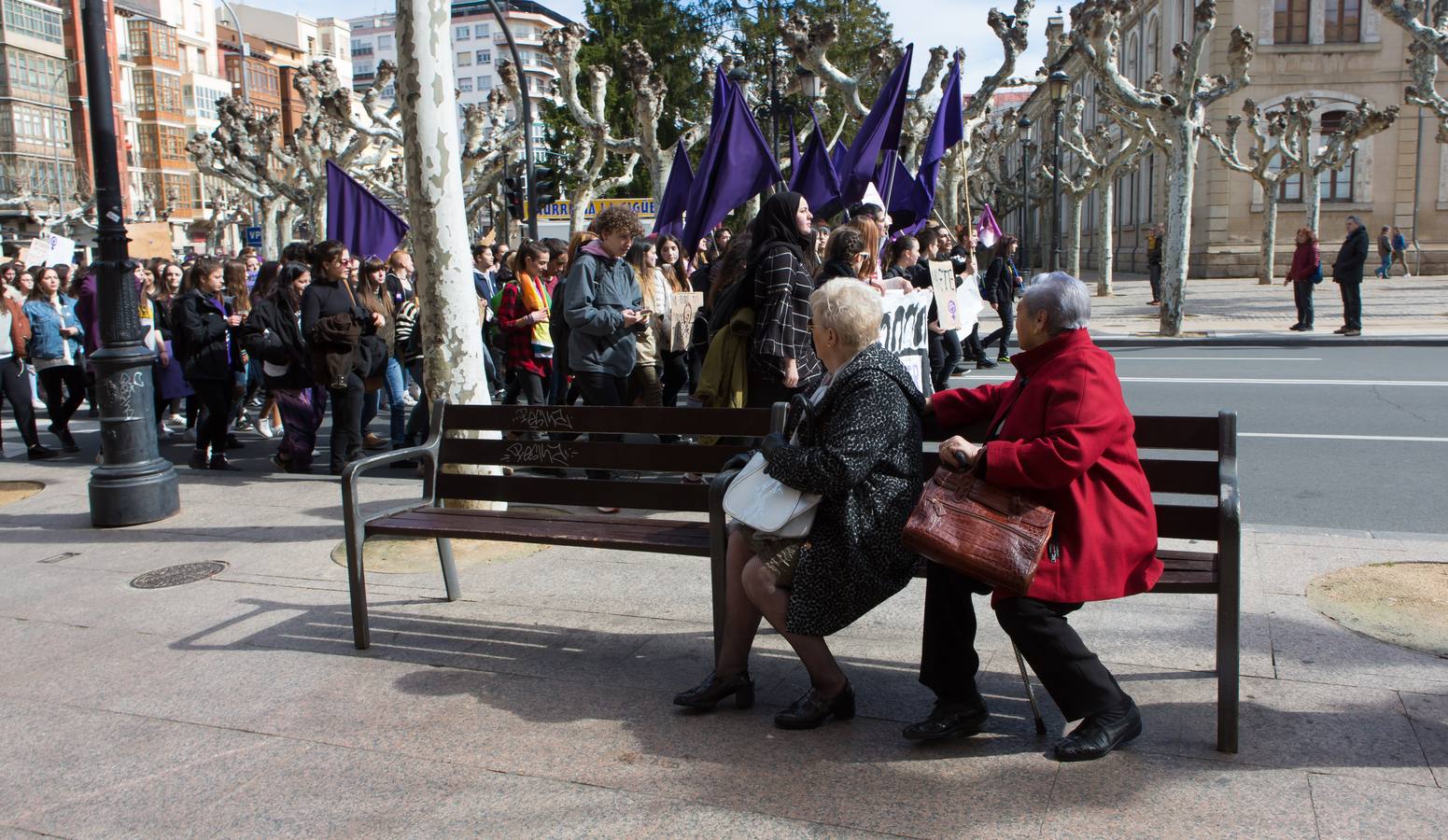 En el Día Internacional de la Mujer, las estudiantes han querido reivindicar la igualdad en una manifestación que ha partido de la UR y que ha llegado hasta la Delegación del Gobierno