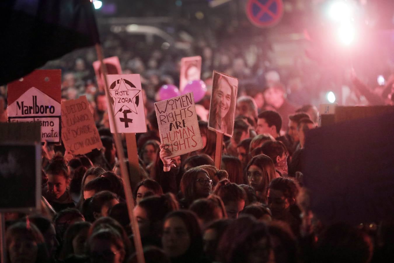 Multitudinaria ha sido la manifestación de despedida del Día Internacional de la Mujer organizada por la Coordinadora Huelga Feminista