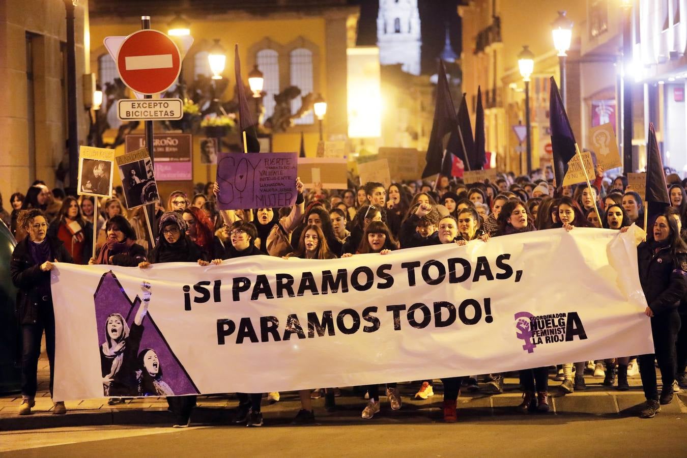 Multitudinaria ha sido la manifestación de despedida del Día Internacional de la Mujer organizada por la Coordinadora Huelga Feminista