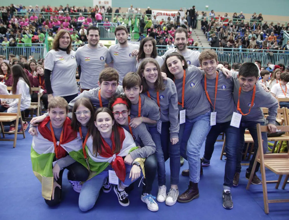 Más de 700 jóvenes de toda España se enfrentan en el evento, celebrado en el colegio Maristas de Logroño