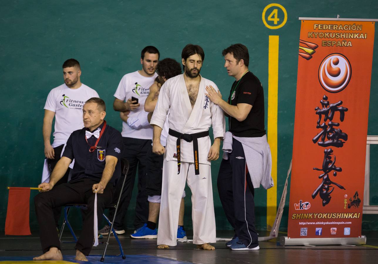 Más de 200 karatekas participaron ayer en el Campeonato de España de shinkyokushinkai.