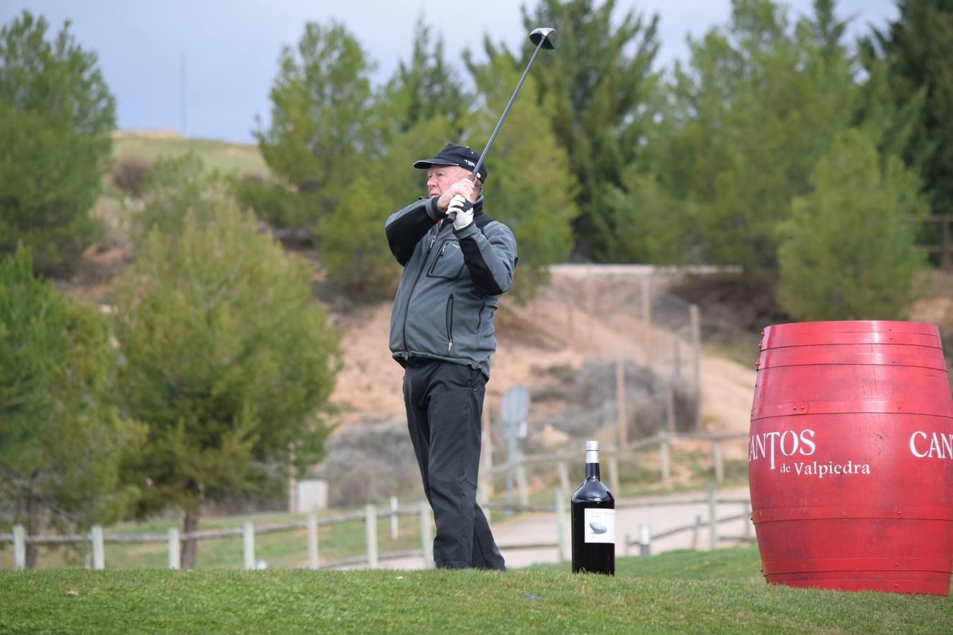 Los jugadores disfrutaron de un gran día en el egundo torneo de la Liga de Golf y Vino organizada por lomejordelvinoderioja.