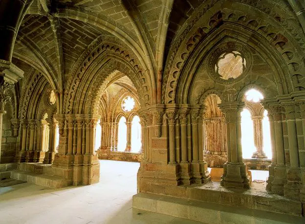 El templo fue construido por los monjes entre los siglos XIII y XV con estilo mudéjar y tintes góticos. :: archivo