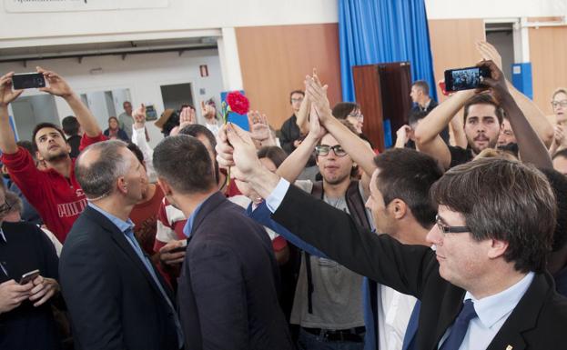 Carles Puigdemont, durante la jornada del 1-O.