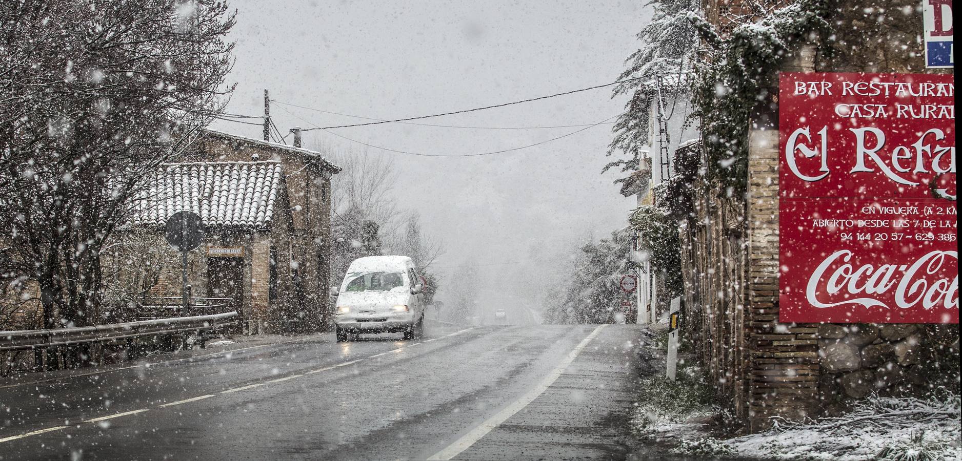 En la carretera nacional 111 hubo muchos problemas de circulación a causa de la nieve, aunque dejó preciosas estampas.