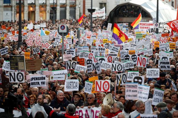 Manifestación en Madrid el pasado sábado que reclamó una mayor revalorización de las pensiones. :: JuanJo Martín / efe