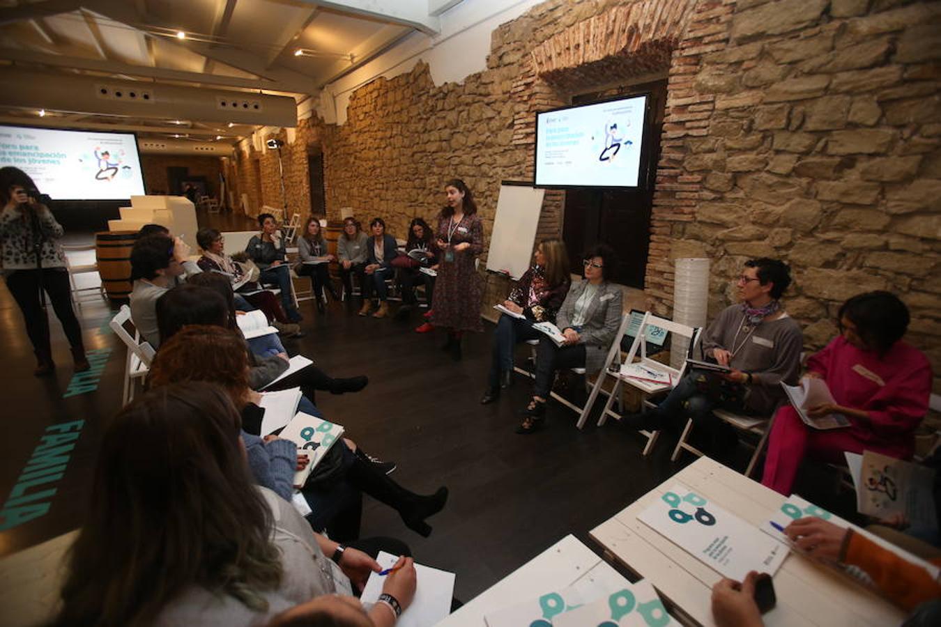 El Foro por la Emancipación ha celebrado esta tarde varios talleres dirigidos a los jóvenes como el de familia, educación, emprendimiento/empleo y vivienda