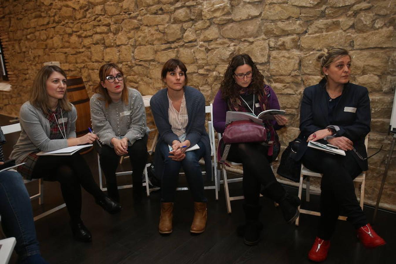 El Foro por la Emancipación ha celebrado esta tarde varios talleres dirigidos a los jóvenes como el de familia, educación, emprendimiento/empleo y vivienda