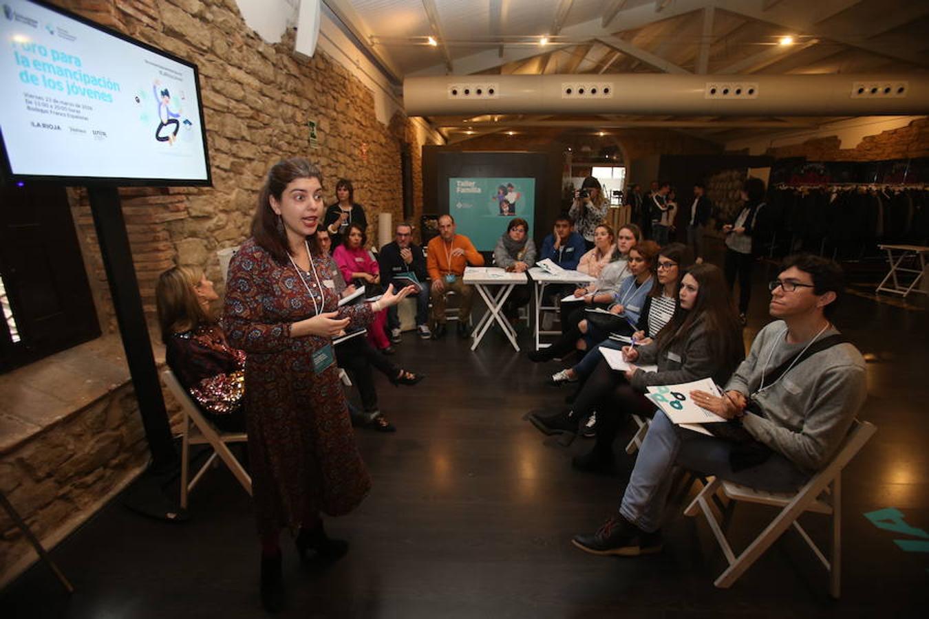 El Foro por la Emancipación ha celebrado esta tarde varios talleres dirigidos a los jóvenes como el de familia, educación, emprendimiento/empleo y vivienda