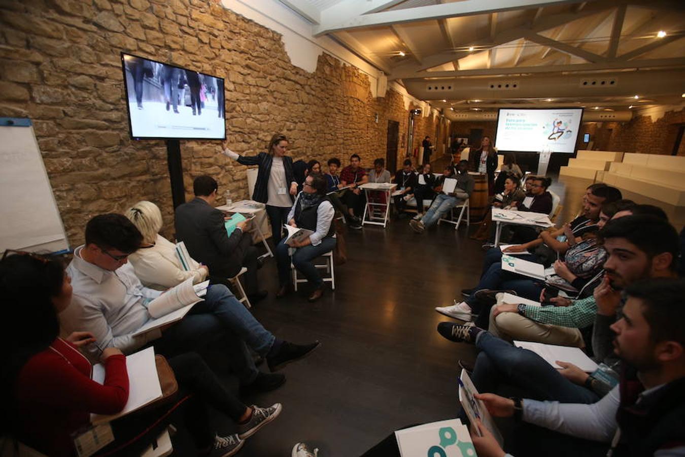 El Foro por la Emancipación ha celebrado esta tarde varios talleres dirigidos a los jóvenes como el de familia, educación, emprendimiento/empleo y vivienda