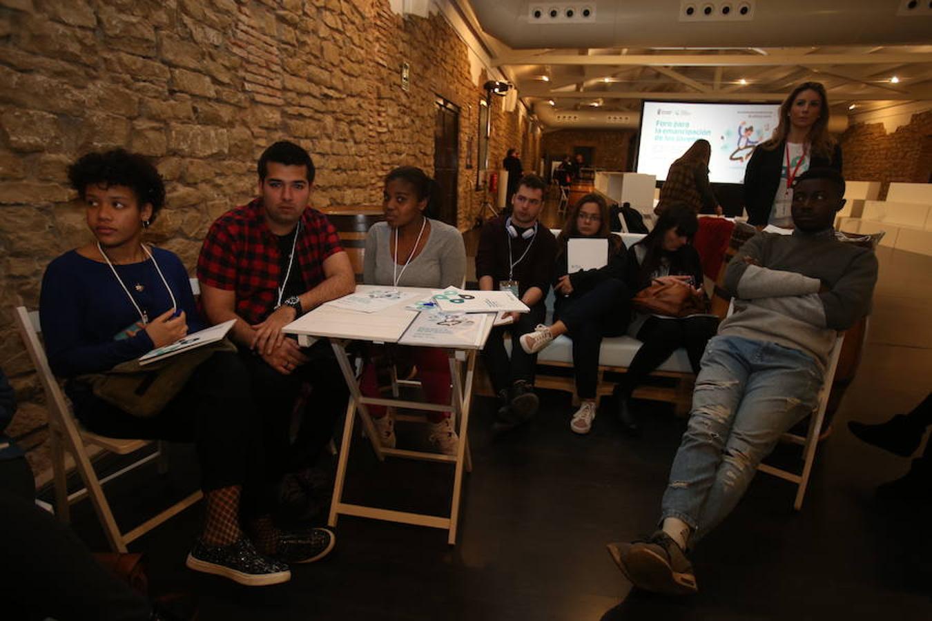 El Foro por la Emancipación ha celebrado esta tarde varios talleres dirigidos a los jóvenes como el de familia, educación, emprendimiento/empleo y vivienda