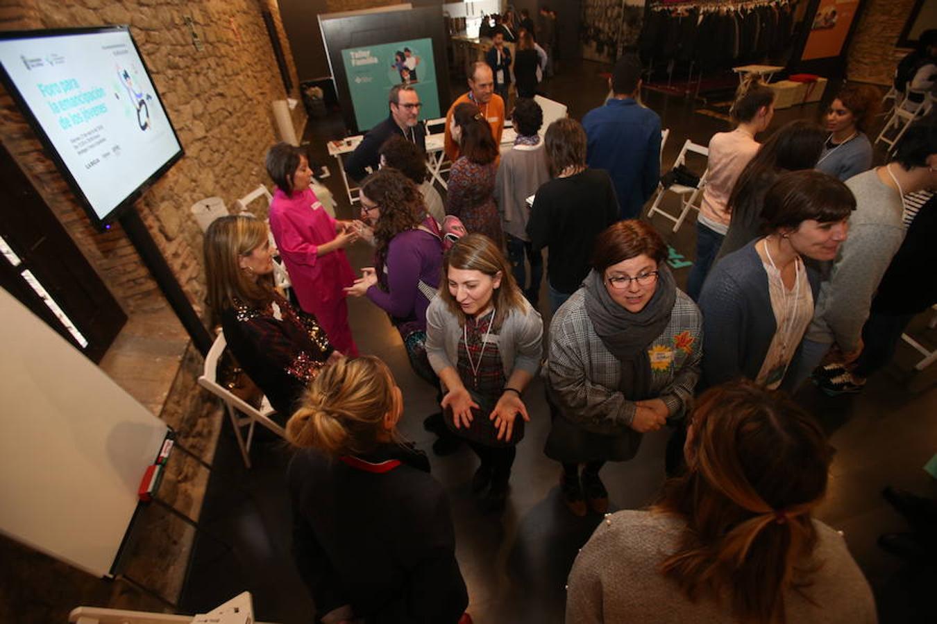 El Foro por la Emancipación ha celebrado esta tarde varios talleres dirigidos a los jóvenes como el de familia, educación, emprendimiento/empleo y vivienda