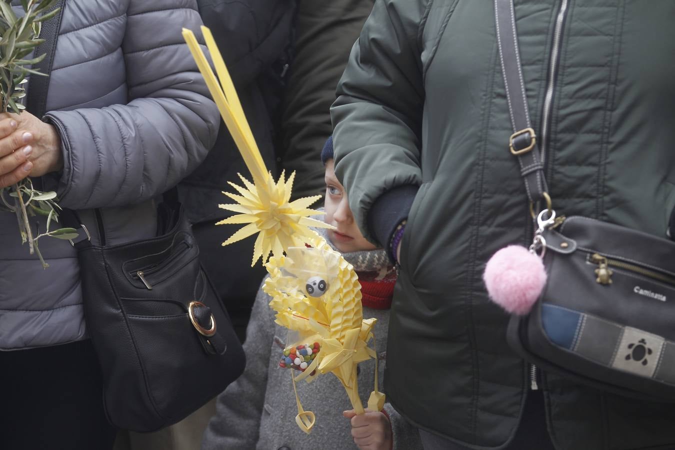 Gran afluencia de personas en la procesión de Domingo de Ramos.