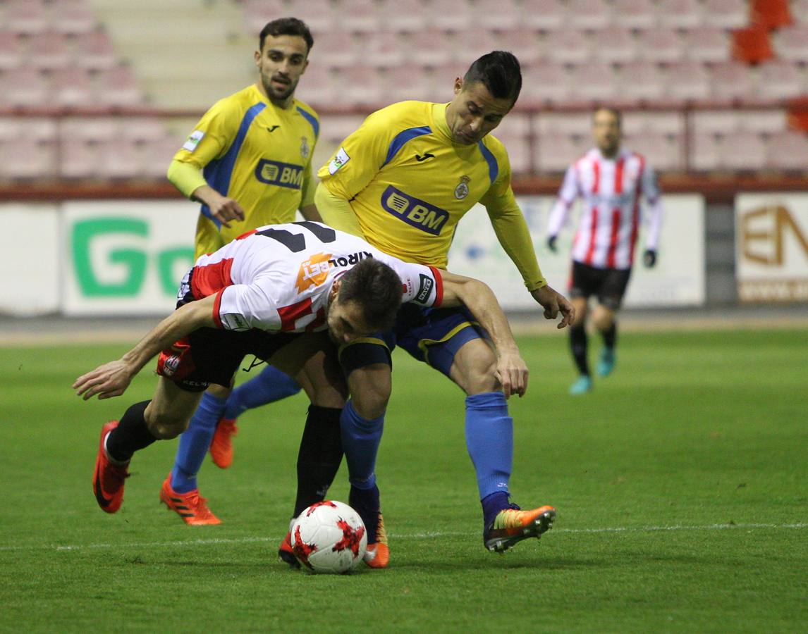 Imágenes del partido disputado en Las Gaunas, que concluyó con victoria de la UD Logroñés por 2-0.