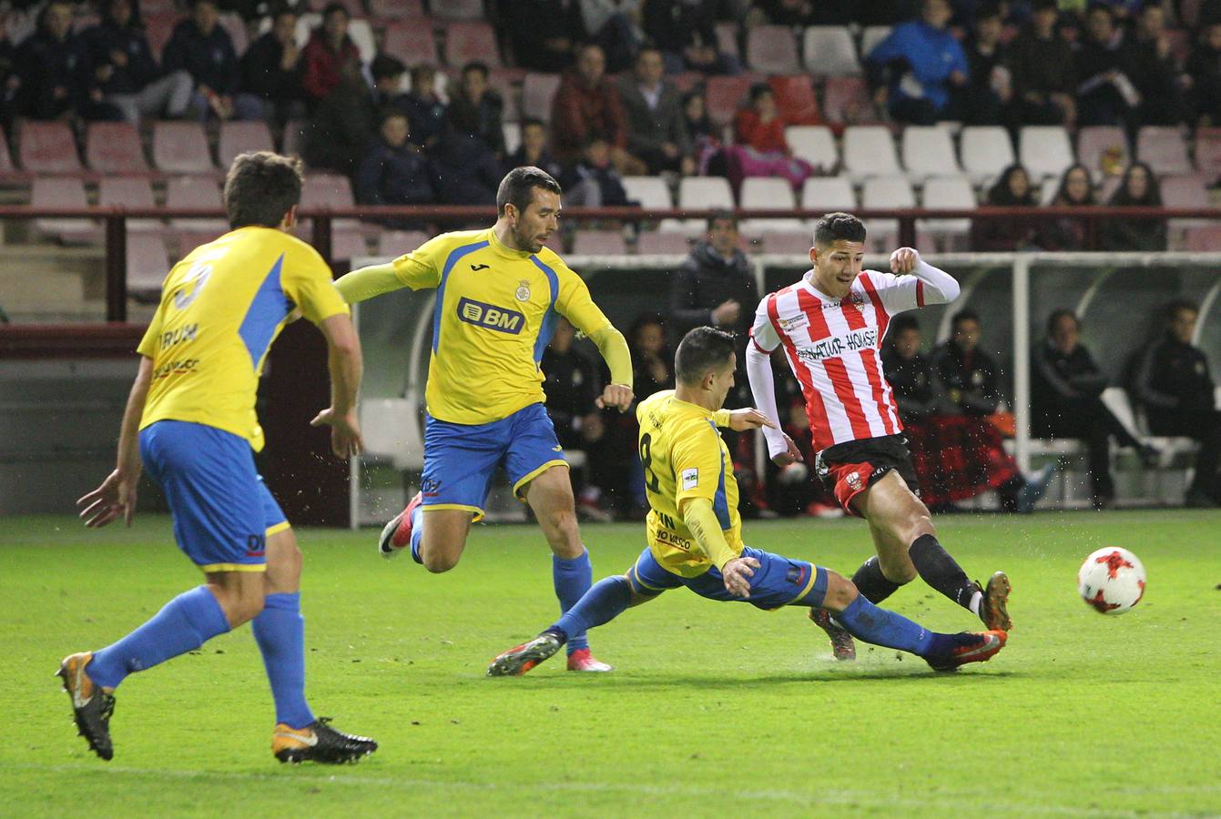 Imágenes del partido disputado en Las Gaunas, que concluyó con victoria de la UD Logroñés por 2-0.