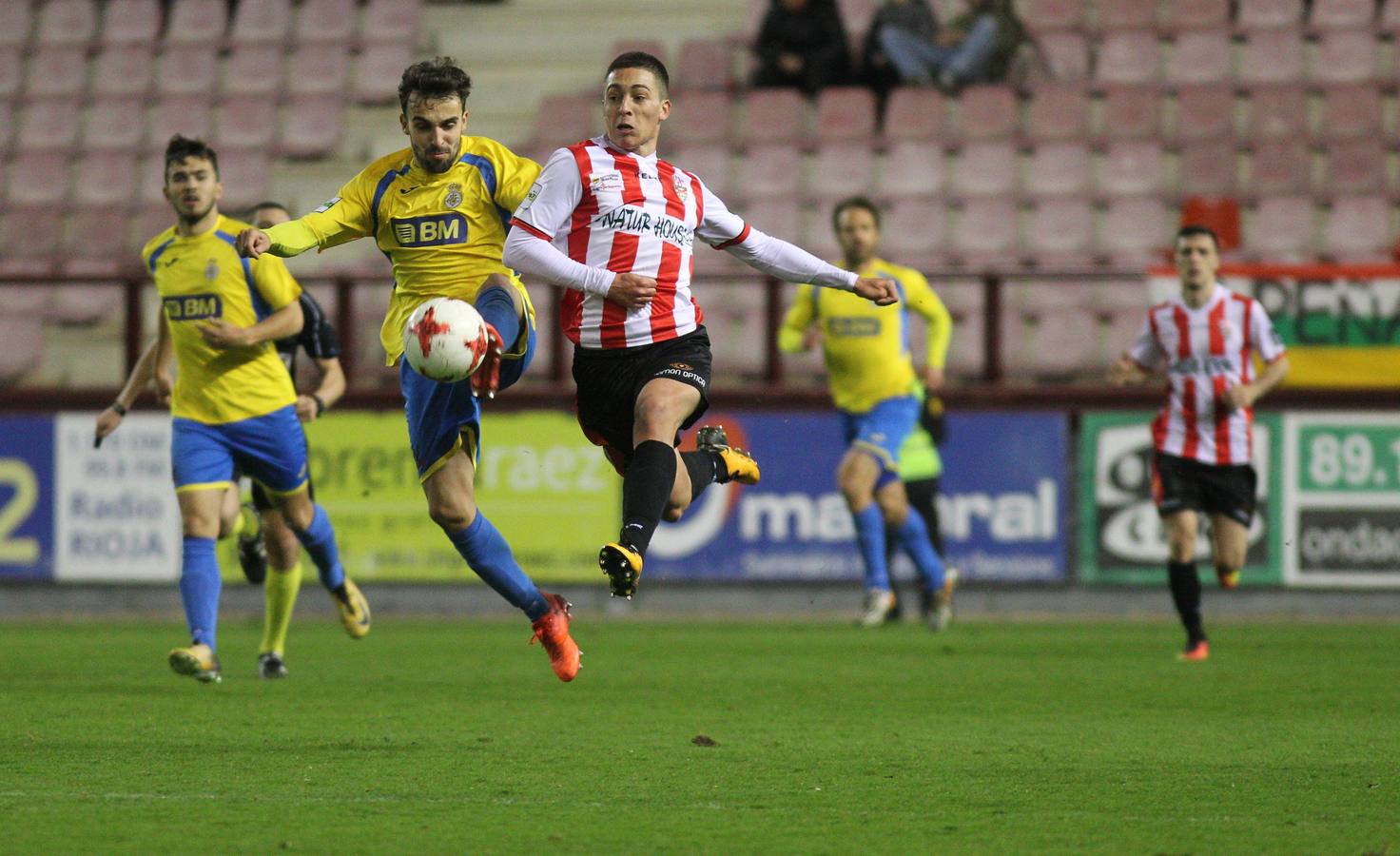 Imágenes del partido disputado en Las Gaunas, que concluyó con victoria de la UD Logroñés por 2-0.