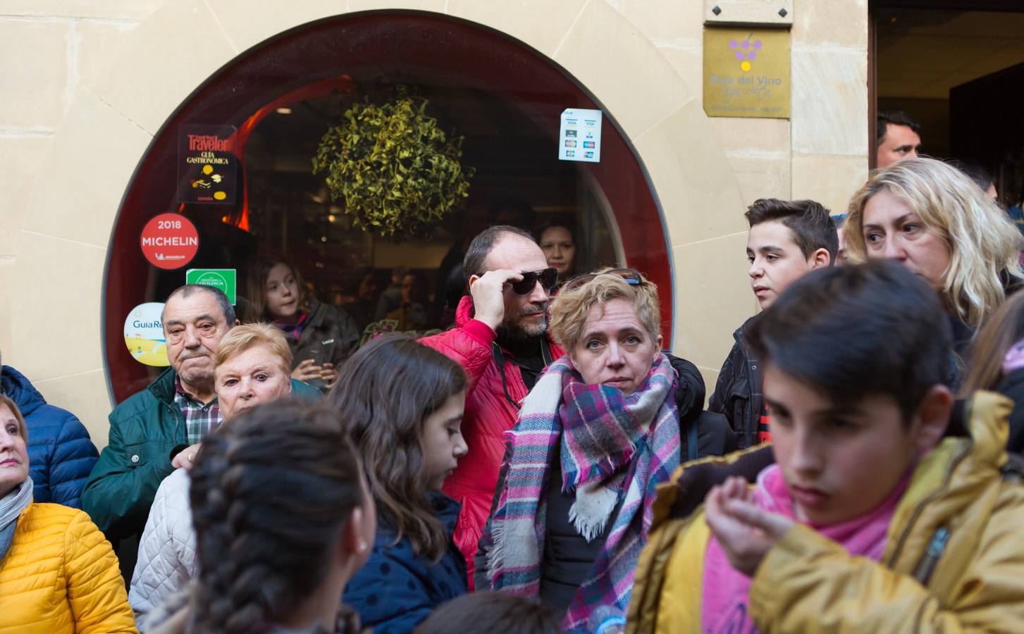 San Vicente de la Sonsierra ha revivido el fervor penitente de los picaos en la procesión del Jueves Santo, que ha reunido a miles de visitantes que han abarrotado las angostas calles de la villa para presencial este rito ancestral.