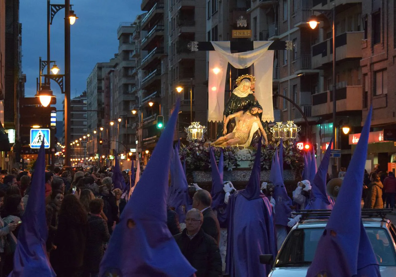 Fotos: Semana Santa en Logroño 2018: Vía Crucis penitencial de la Cofraía de Nuestra Señora de la Piedad