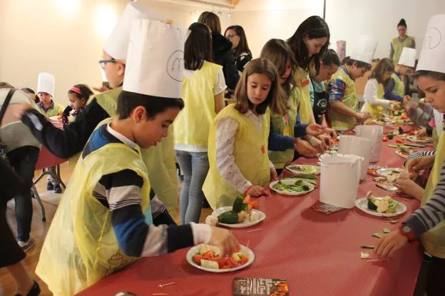 El taller infantil de cocina de verduras tuvo una gran participación.