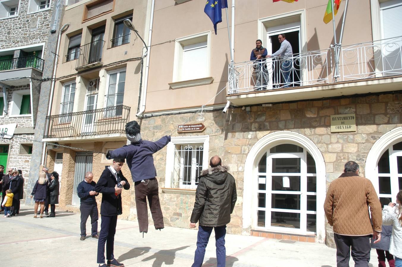 Fotos: Quema de Judas en Cornago y Valdeperillo