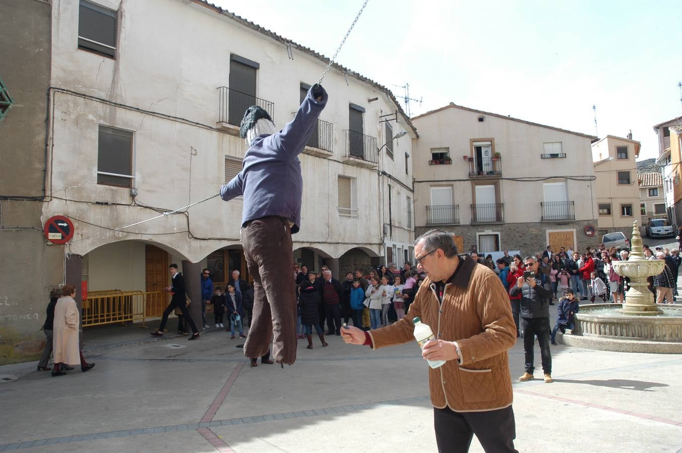 Fotos: Quema de Judas en Cornago y Valdeperillo