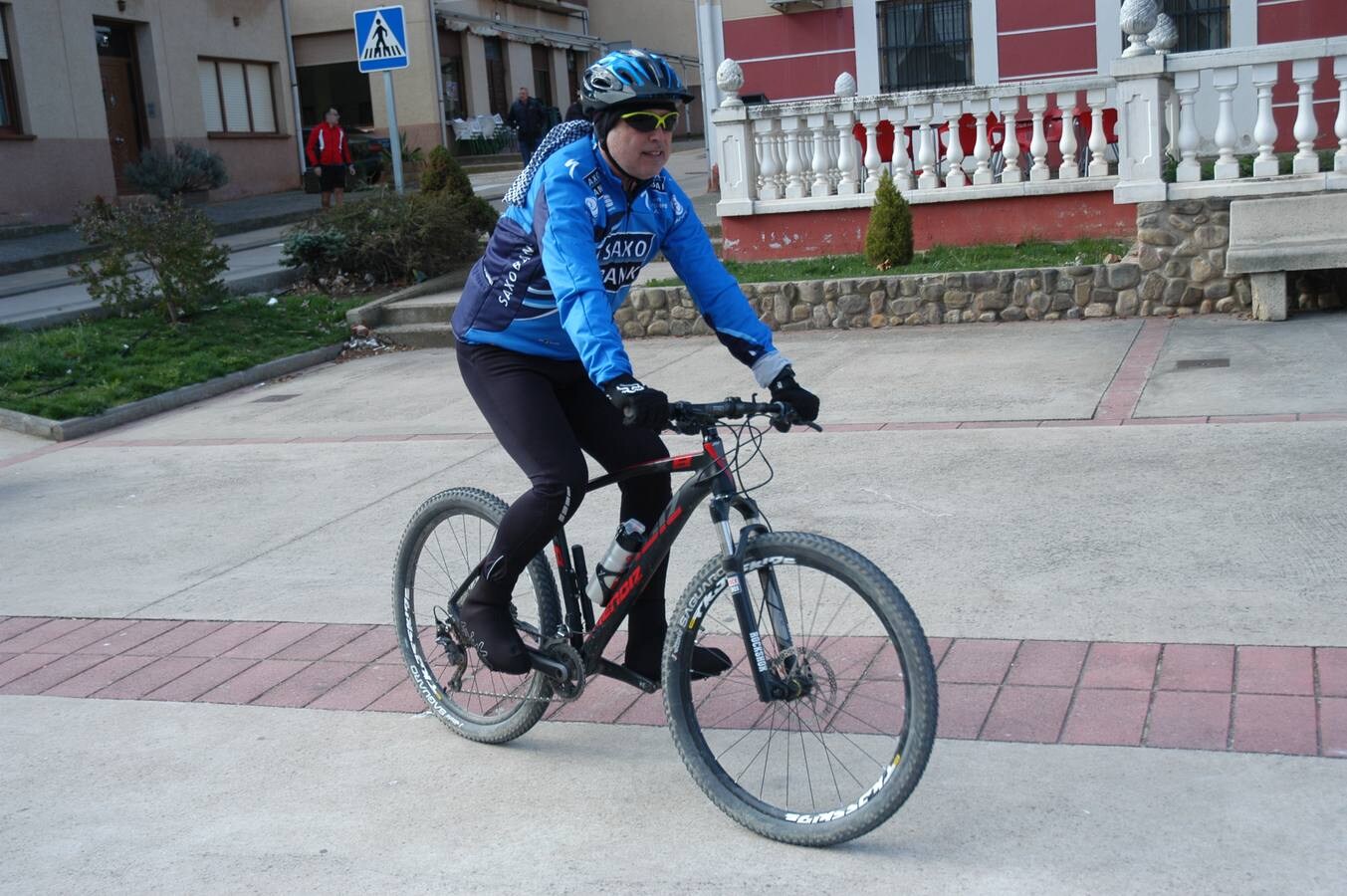 II marcha cicloturista Sierra de La Hez organizada por el colectivo El Redal en Movimiento. Después hubo degustación de zapatillas