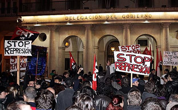 Manifestaciones en Logroño para protestar contra las cargas policiales ordenadas desde la Delegación del Gobierno en el 2012. 