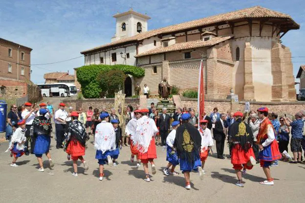 Cofradía del Santo y danzadores, en Viloria de Rioja. :: r. varona