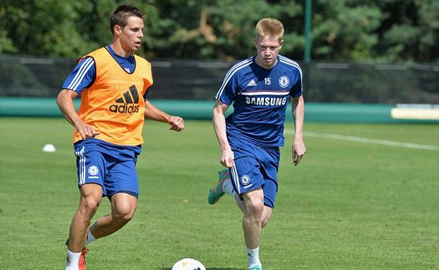 Azpilicueta y De Bruyne en la etapa del belga con el Chelsea