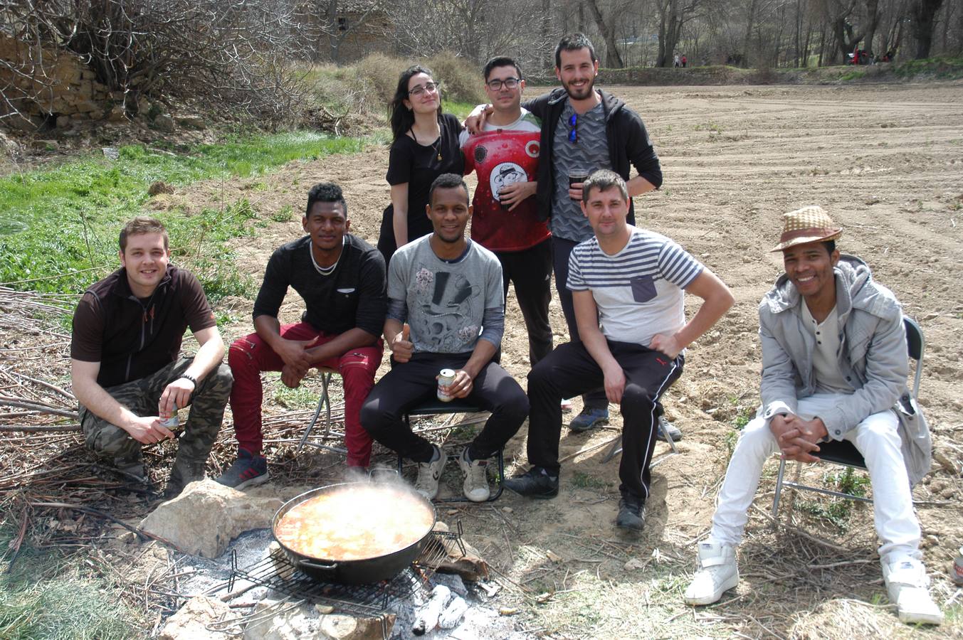 Las cuadrillas van al prado de Clunia, en Aguilar del Río Alhama (lugar donde estaba la toma) para comer calderetes y disfrutar de una jornada campestre