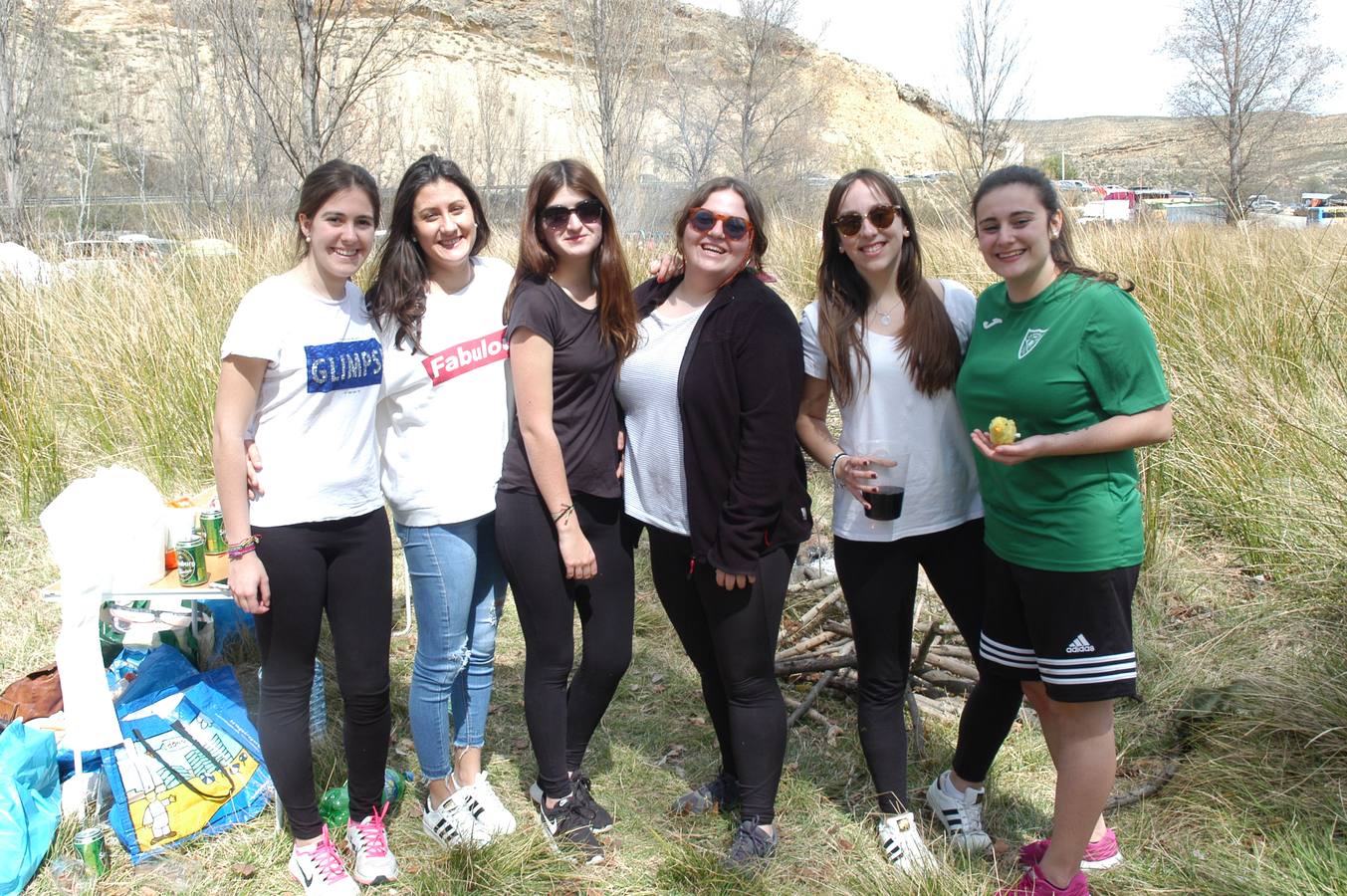 Las cuadrillas van al prado de Clunia, en Aguilar del Río Alhama (lugar donde estaba la toma) para comer calderetes y disfrutar de una jornada campestre