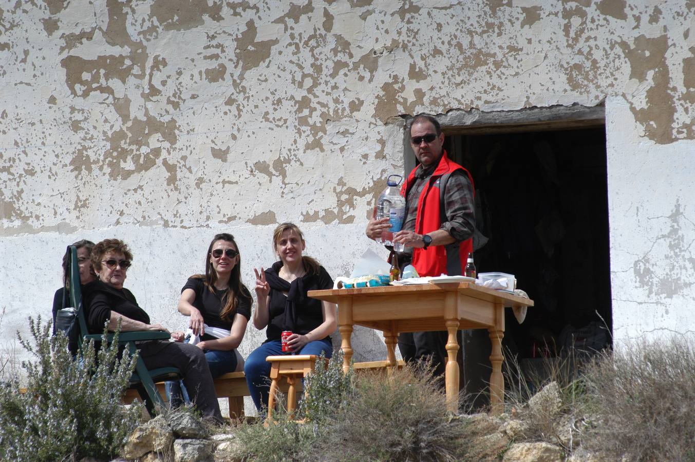 Las cuadrillas van al prado de Clunia, en Aguilar del Río Alhama (lugar donde estaba la toma) para comer calderetes y disfrutar de una jornada campestre